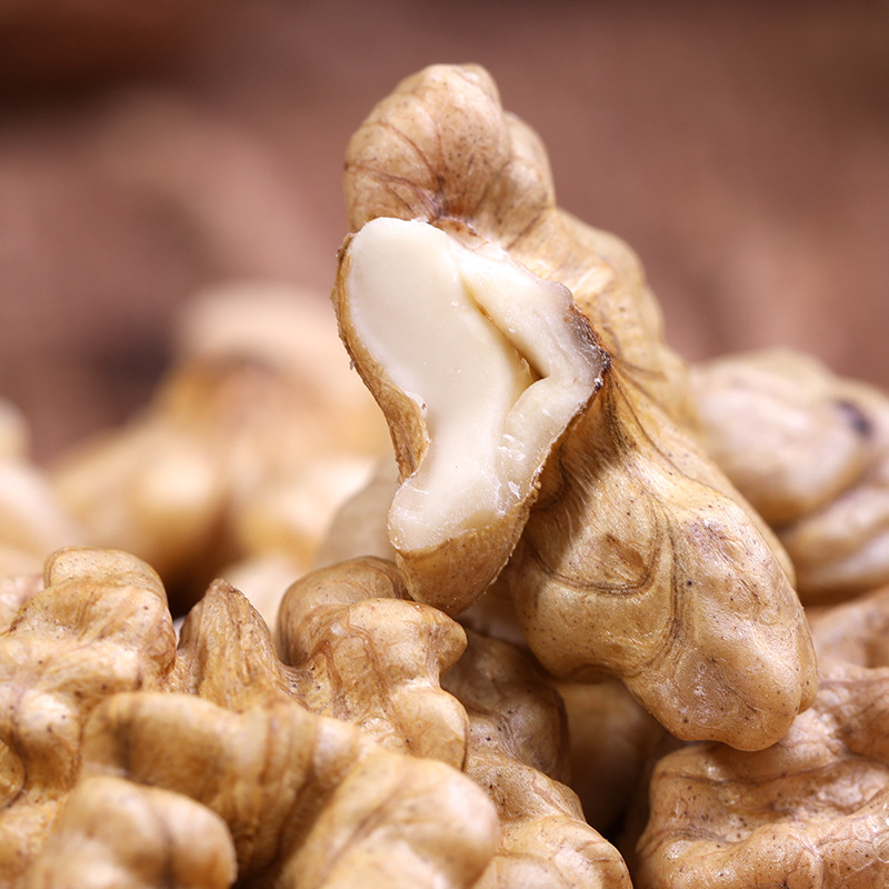 Walnut kernels Quarters