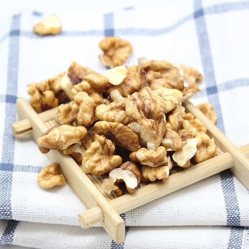 Walnut kernel pieces